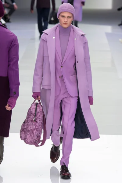 Look 48